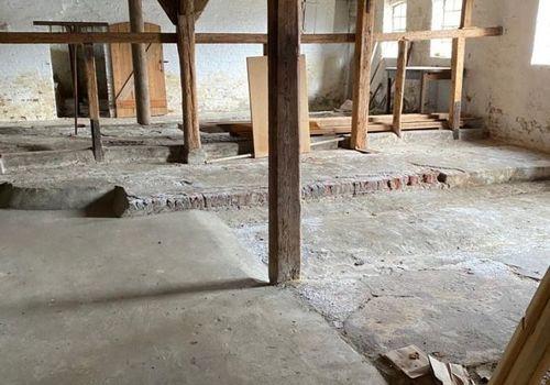 Historisches Ständerwerk im ehemaligen Wirtschaftsteil