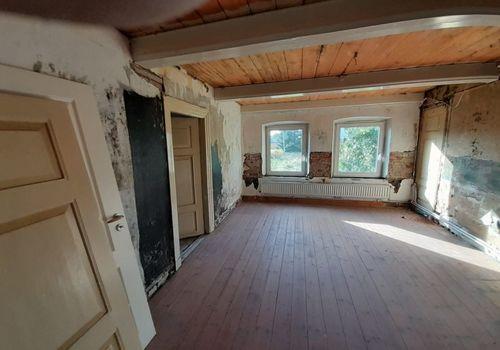 Wohnraum mit Holzdielen