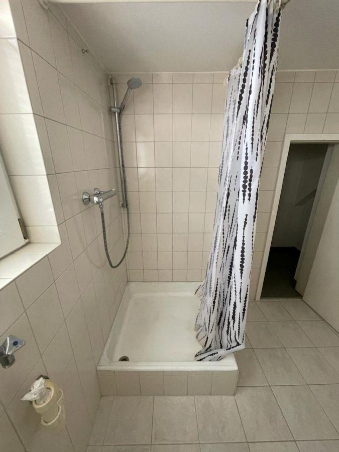 Badezimmer - Dusche u. Waschm. Ansch.
