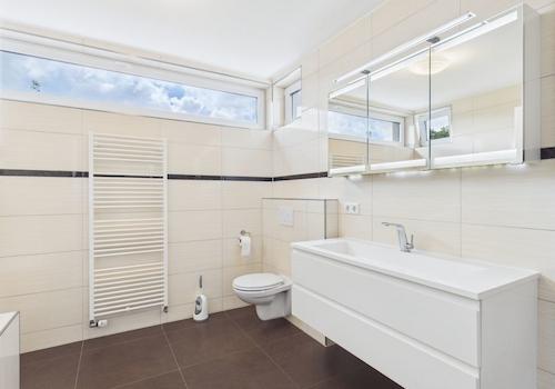 Großes Badezimmer