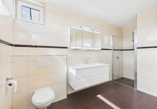 Großes Badezimmer