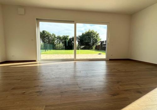 Wohnzimmer mit Gartenblick