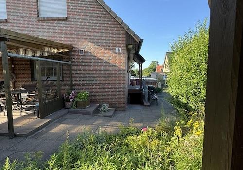 Zugang mit Terrasse