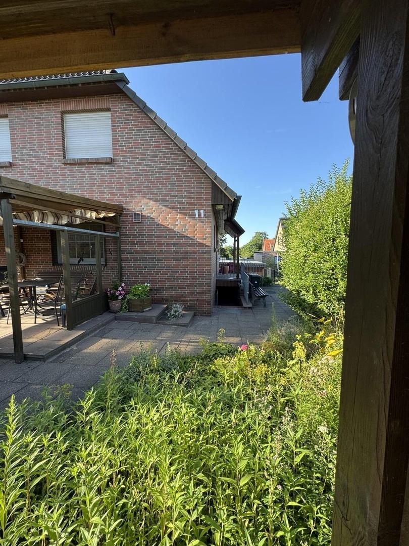 Zugang mit Terrasse
