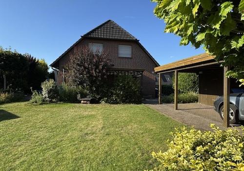 Garten mit Doppelcarport