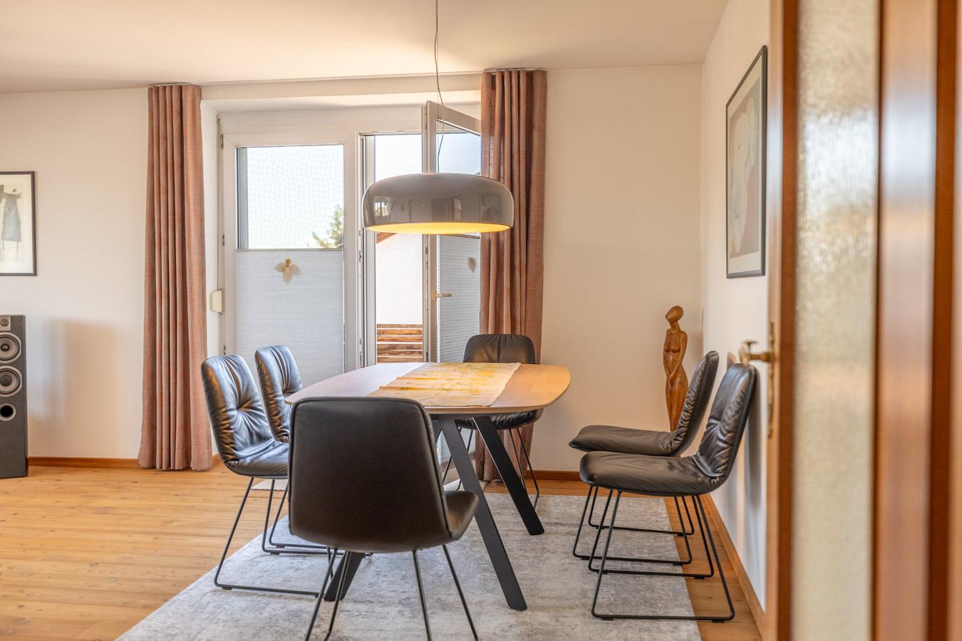 Wohnen mit Charme unter dem Dach – 4-Zimmer-Wohnung mit Westbalkon