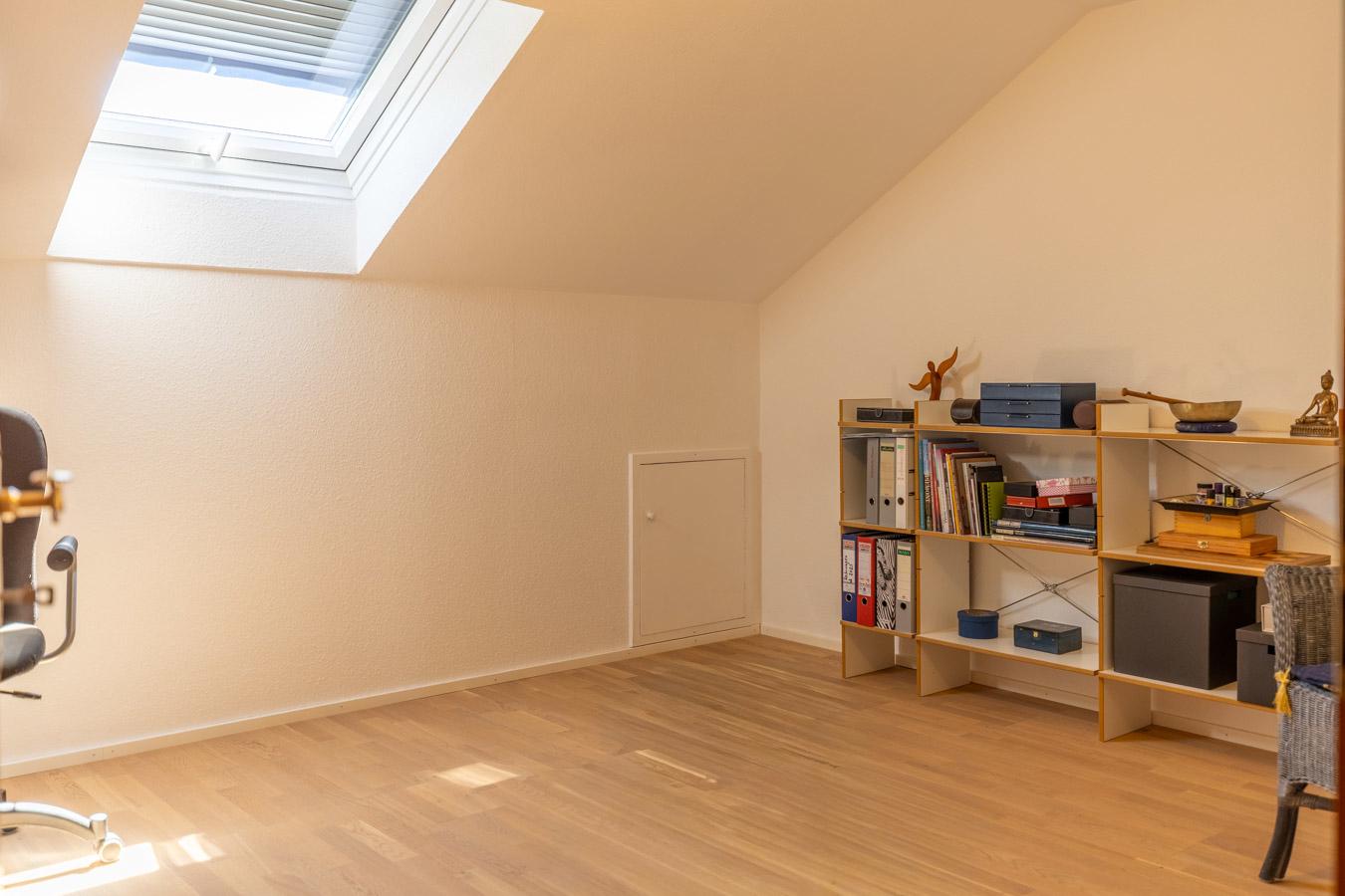 Wohnen mit Charme unter dem Dach – 4-Zimmer-Wohnung mit Westbalkon