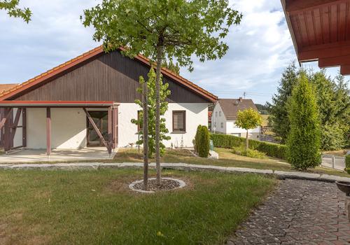 Familienglück mit großem Garte