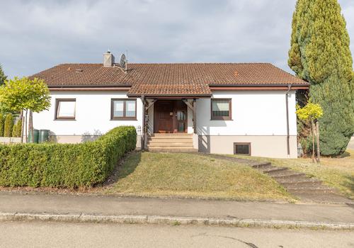 Familienglück mit großem Garte