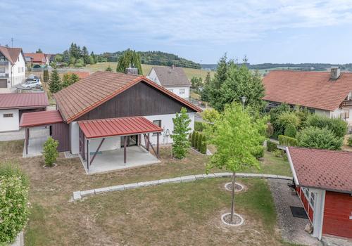 Familienglück mit großem Garte