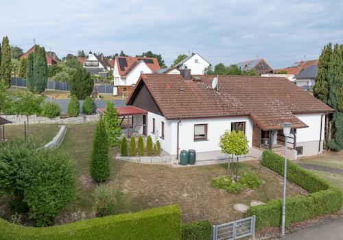 Familienglück mit großem Garte