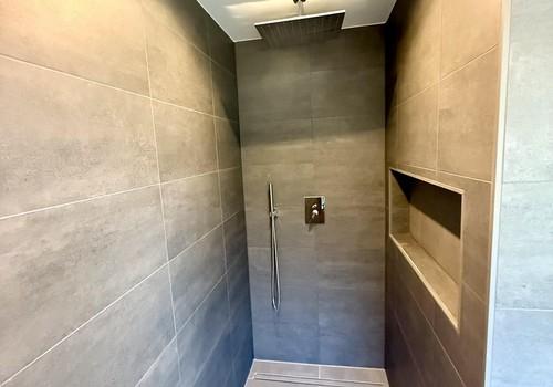 Dusche im Hauptbad
