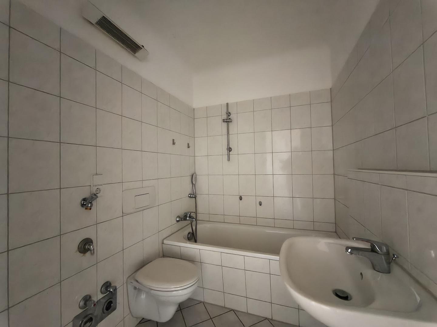 Bad mit Wanne