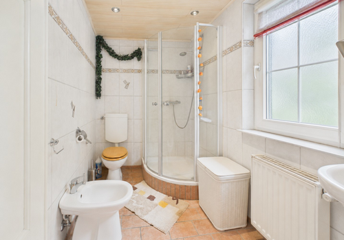 Badezimmer EG