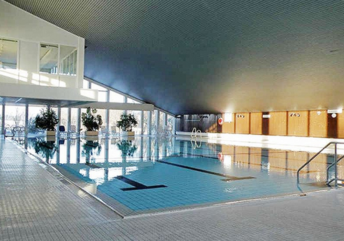 Schwimmbad mit 25 m Becken 