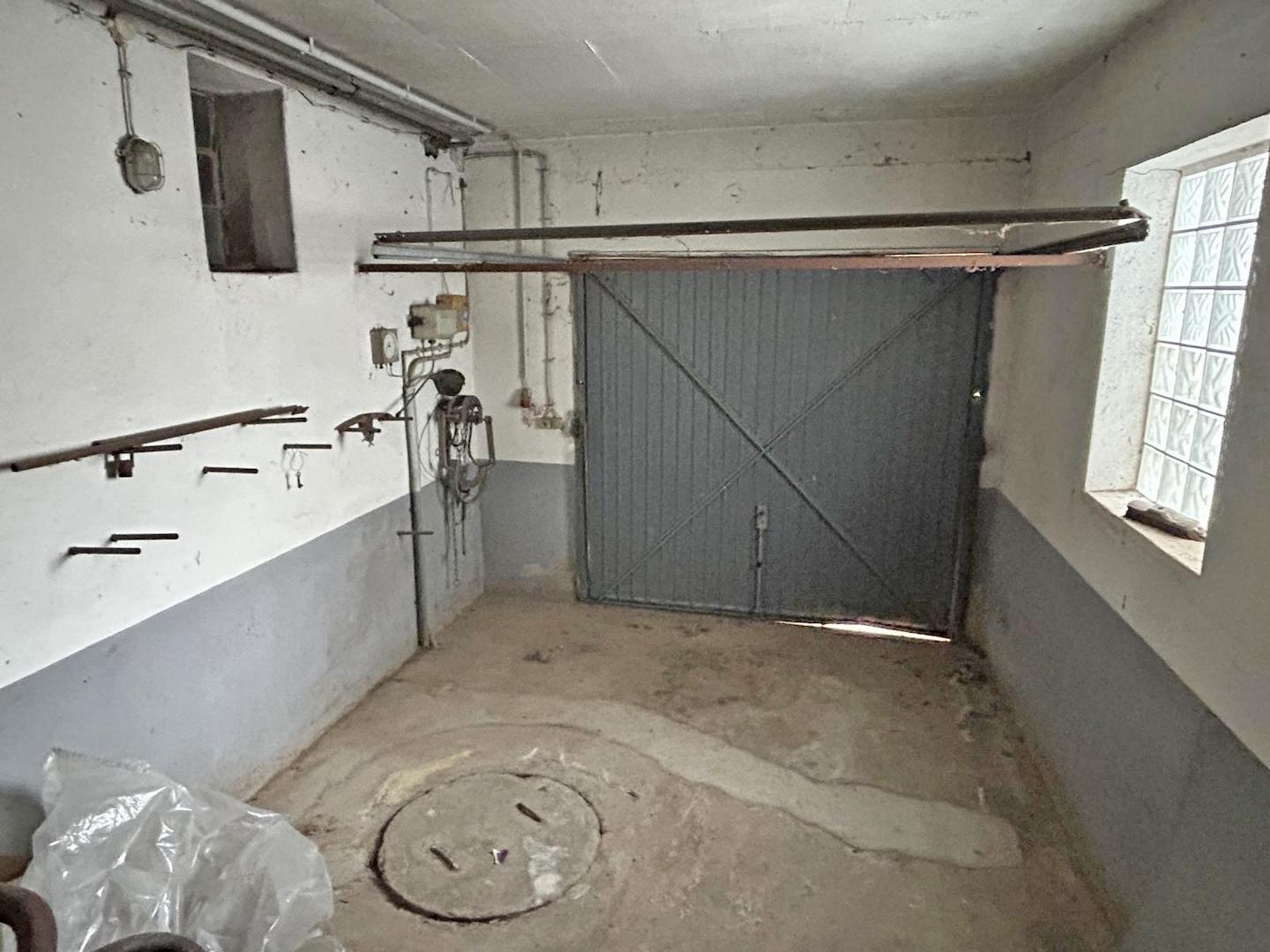 Weitere Garage