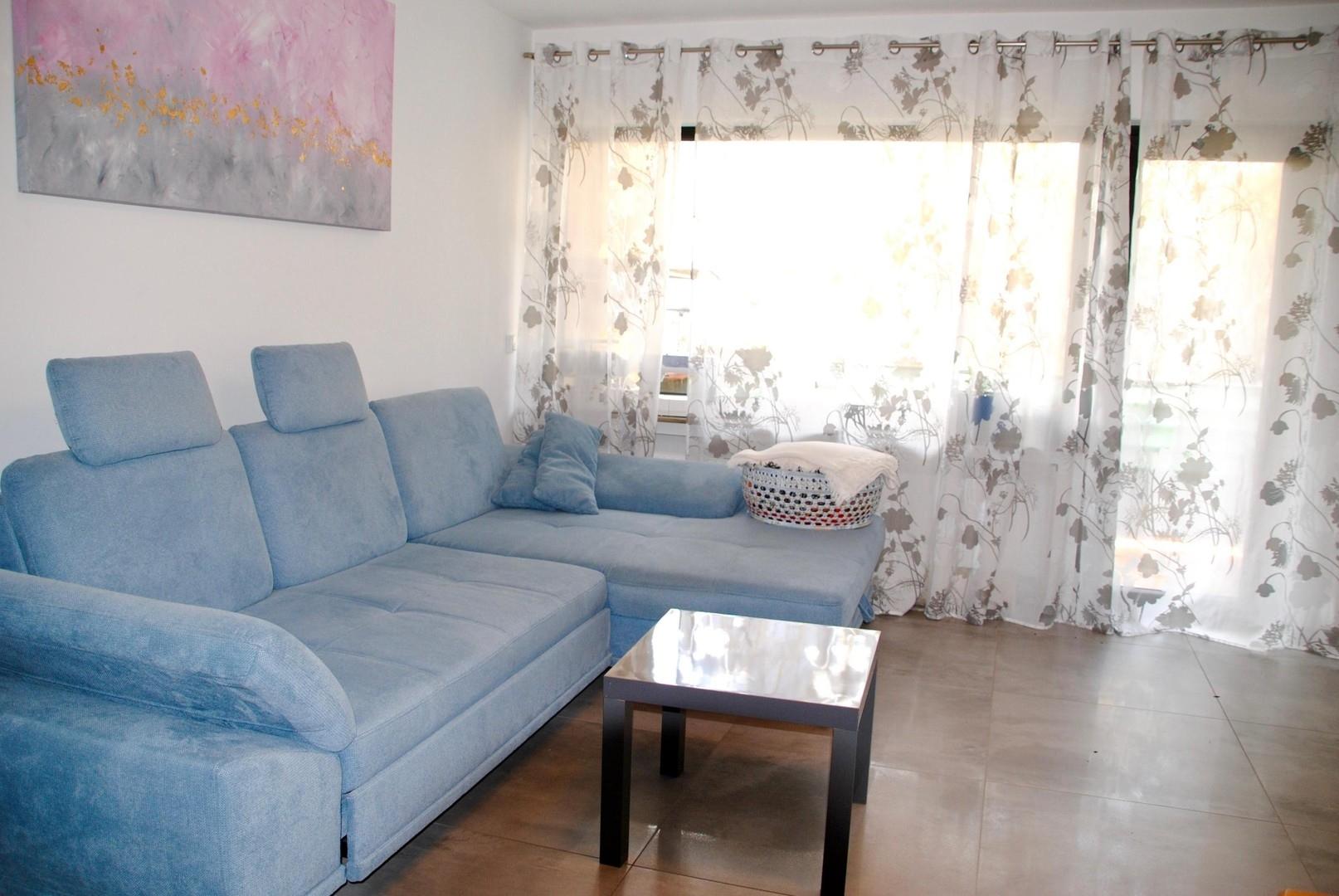 Wohnzimmer und Balkon