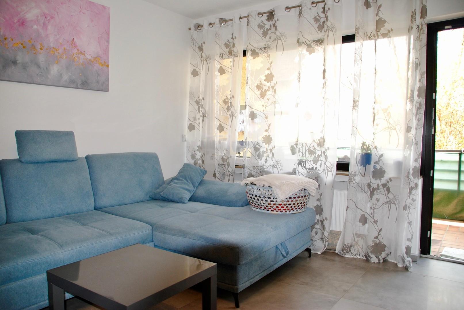 Wohnzimmer mit Balkon