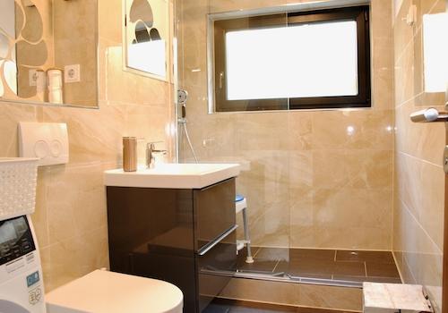 moderne, große Dusche