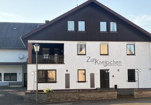 Frontansicht Kneipchen