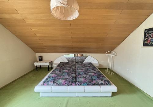 Schlafzimmer (2)