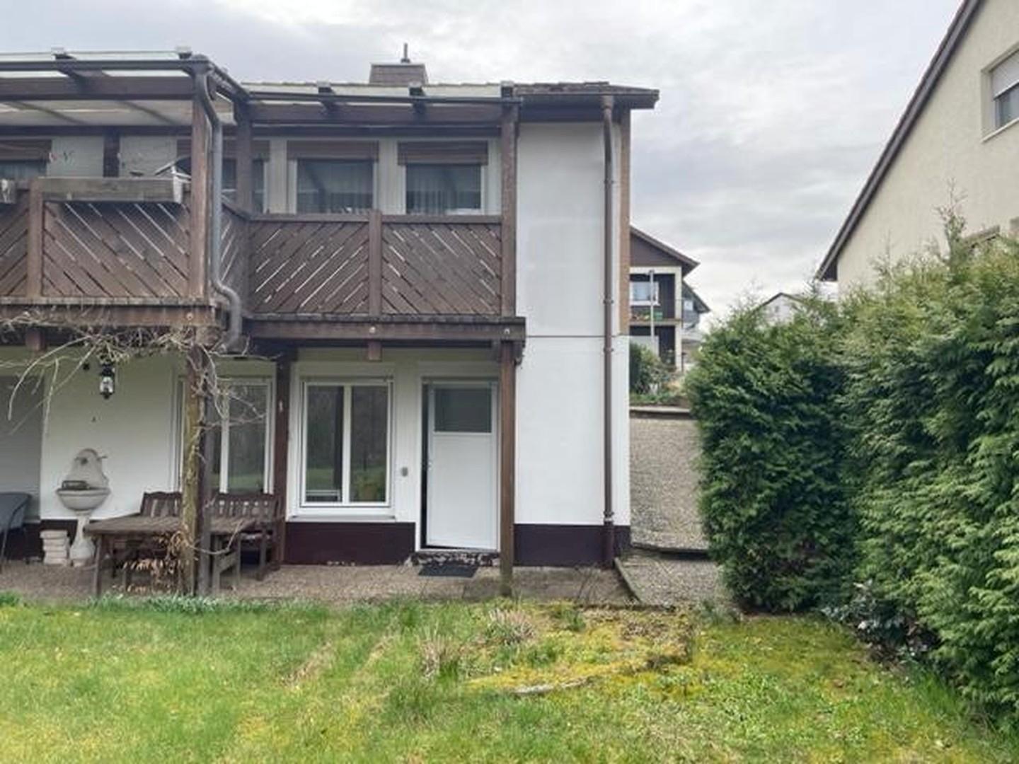 Seite rechts mit Apartement UG
