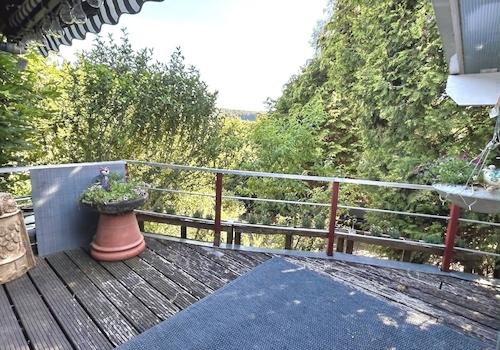 Terrassendeck mit Blick ins Grüne