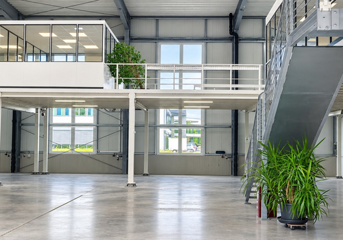 3 Halle Ansicht vom Tor
