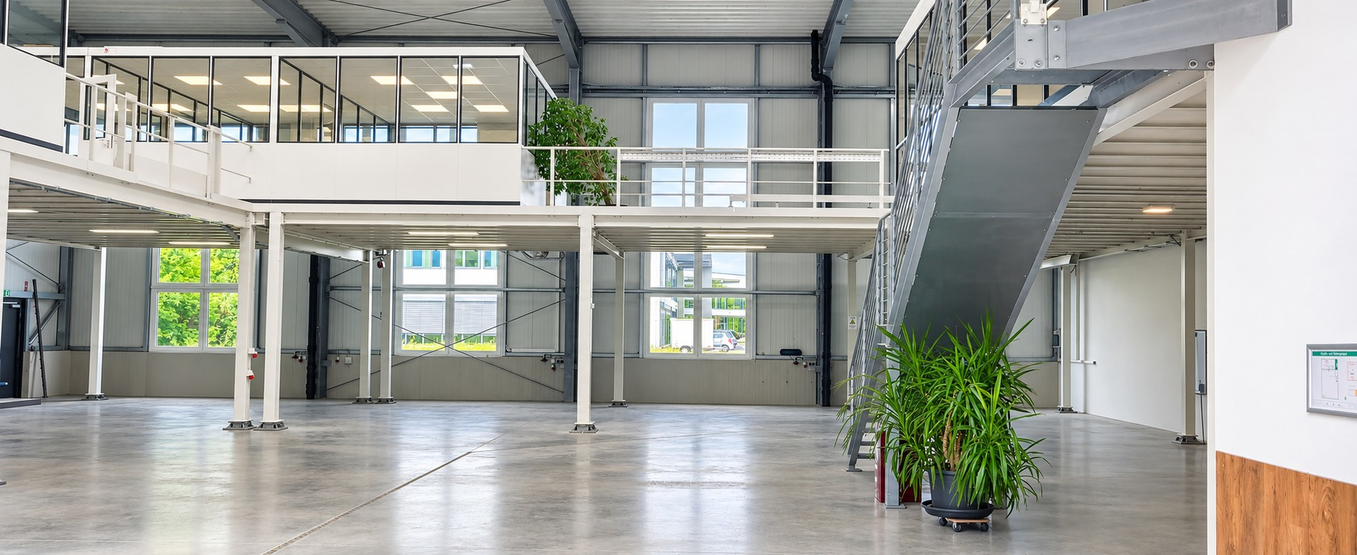 3 Halle Ansicht vom Tor