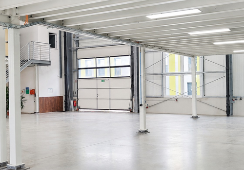 4_Halle_Sektionaltor und Fläch