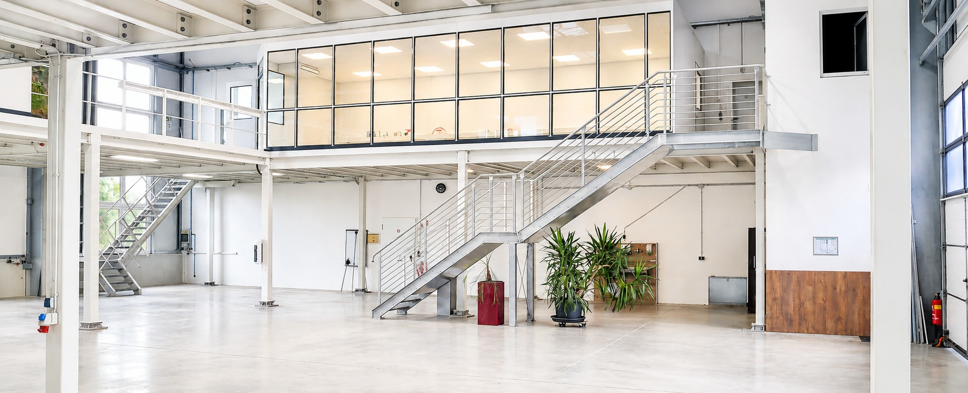 5_Halle_Treppenaufgang und Sem