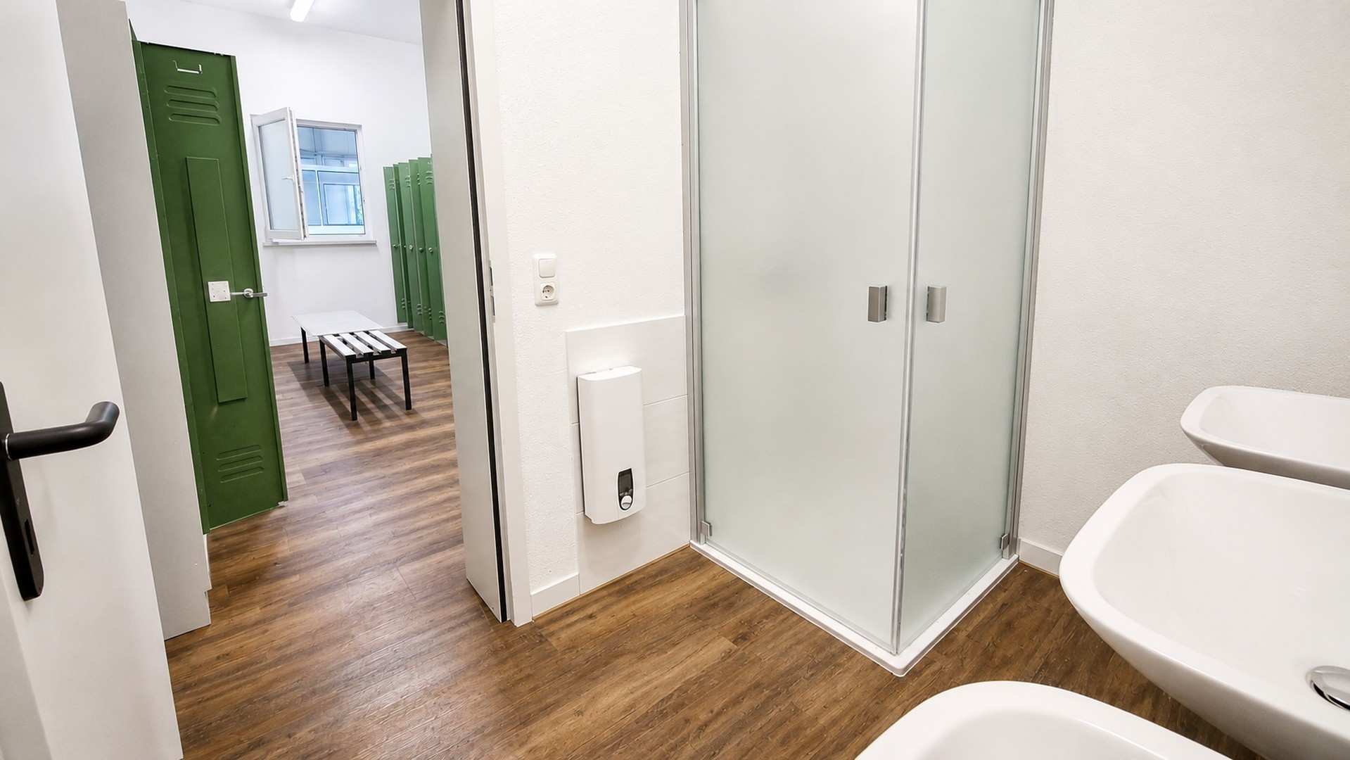 18_Halle_OG_Umkleide_Dusche_Wa