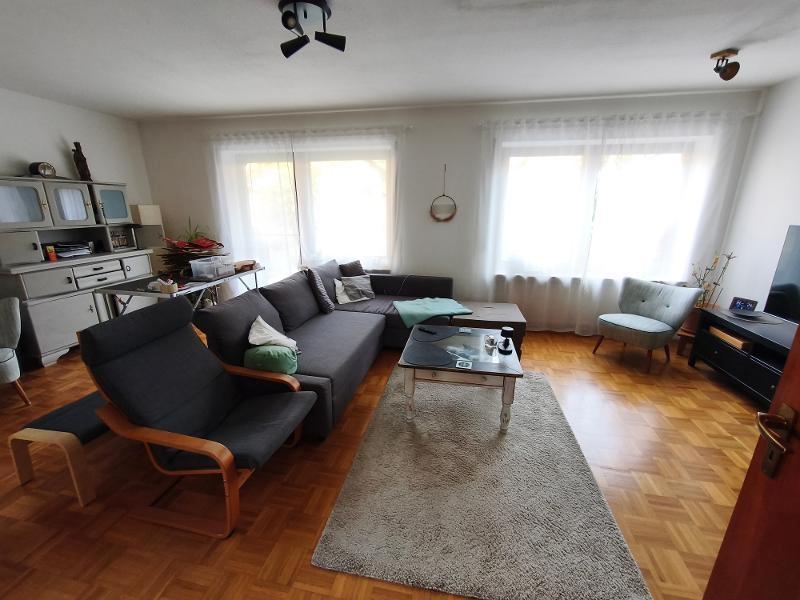Wohnzimmer mit Zugang zum Garten Bild 1