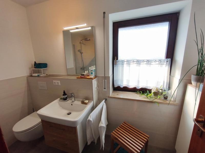 Bad mit Badewanne OG Bild 3