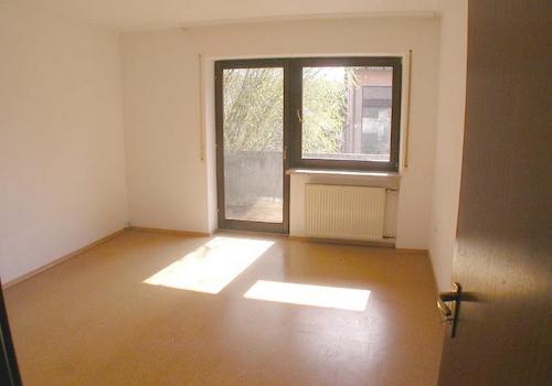 Elternschlafzimmer mit Zugang zum Balkon Bild 1