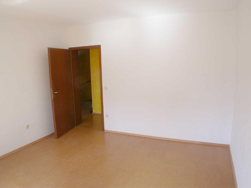 Elternschlafzimmer mit Zugang zum Balkon Bild 2