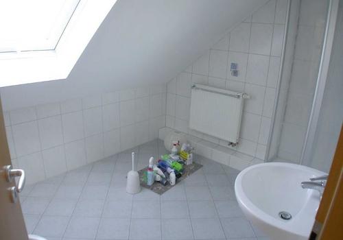 Bad mit Dusche DG Bild 1