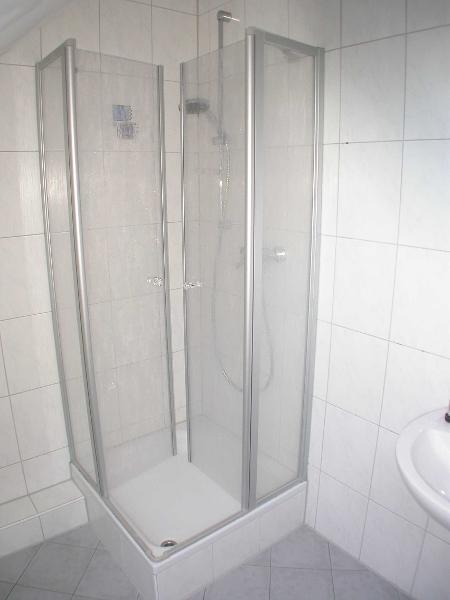 Bad mit Dusche DG Bild 2