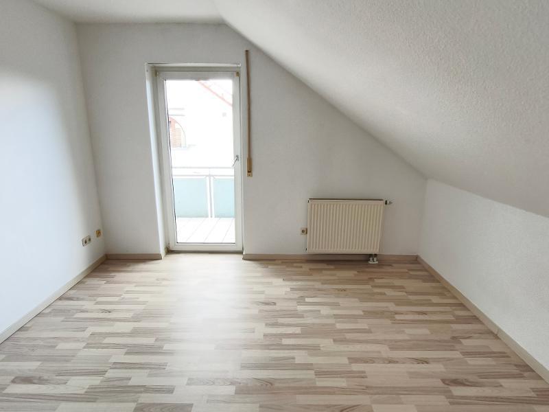 Elternschlafzimmer mit Zugang zum Balkon Bild 2