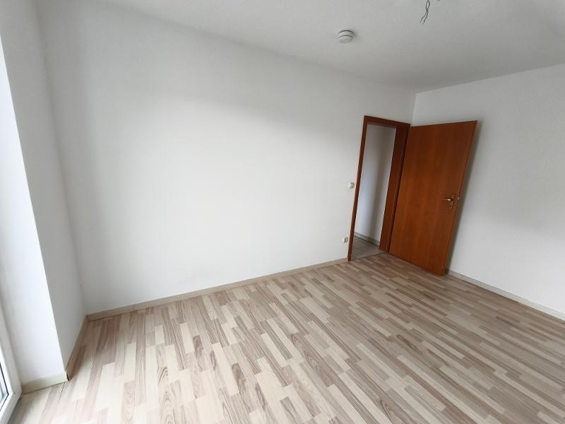 Kinder- /Arbeitszimmer mit Zugang zum Balkon Bild 3