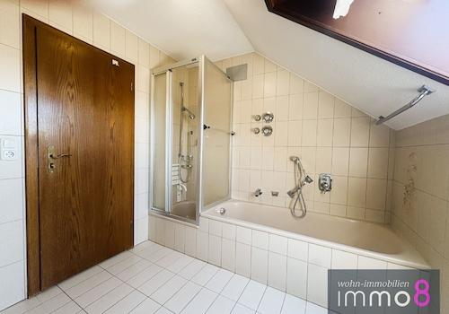 ...und Dusche - Badewanne