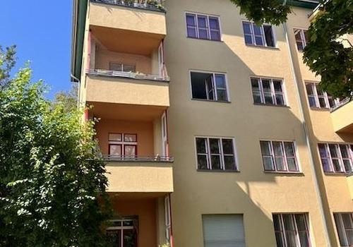 Südliche Fassade mit Balkon