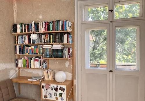 Wohnzimmer und Balkontür