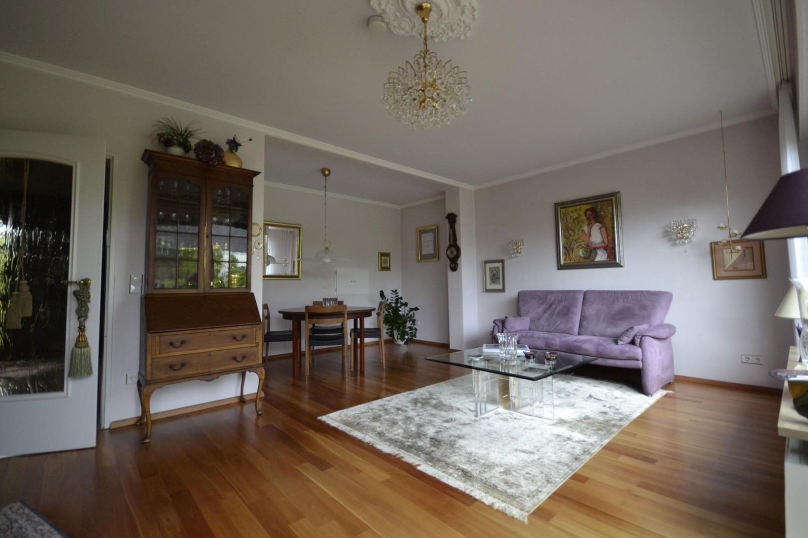 Wohnzimmer mit Essbereich
