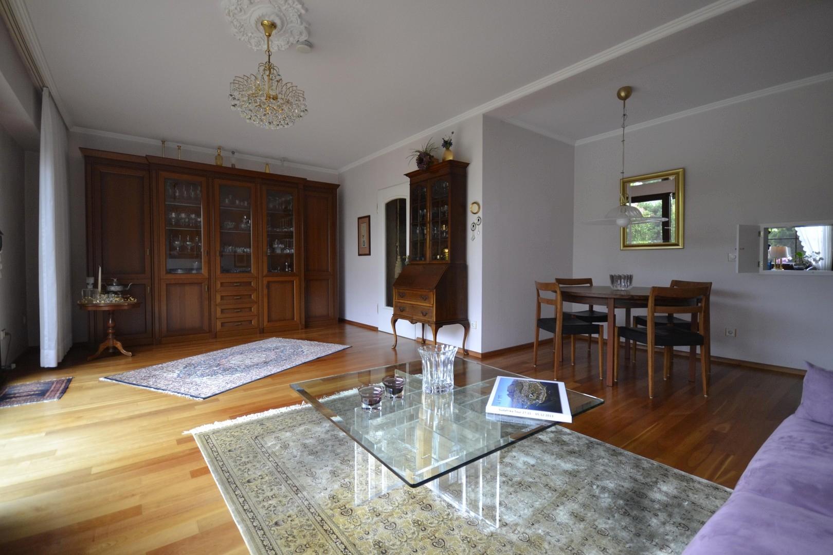 Wohnzimmer mit Essbereich