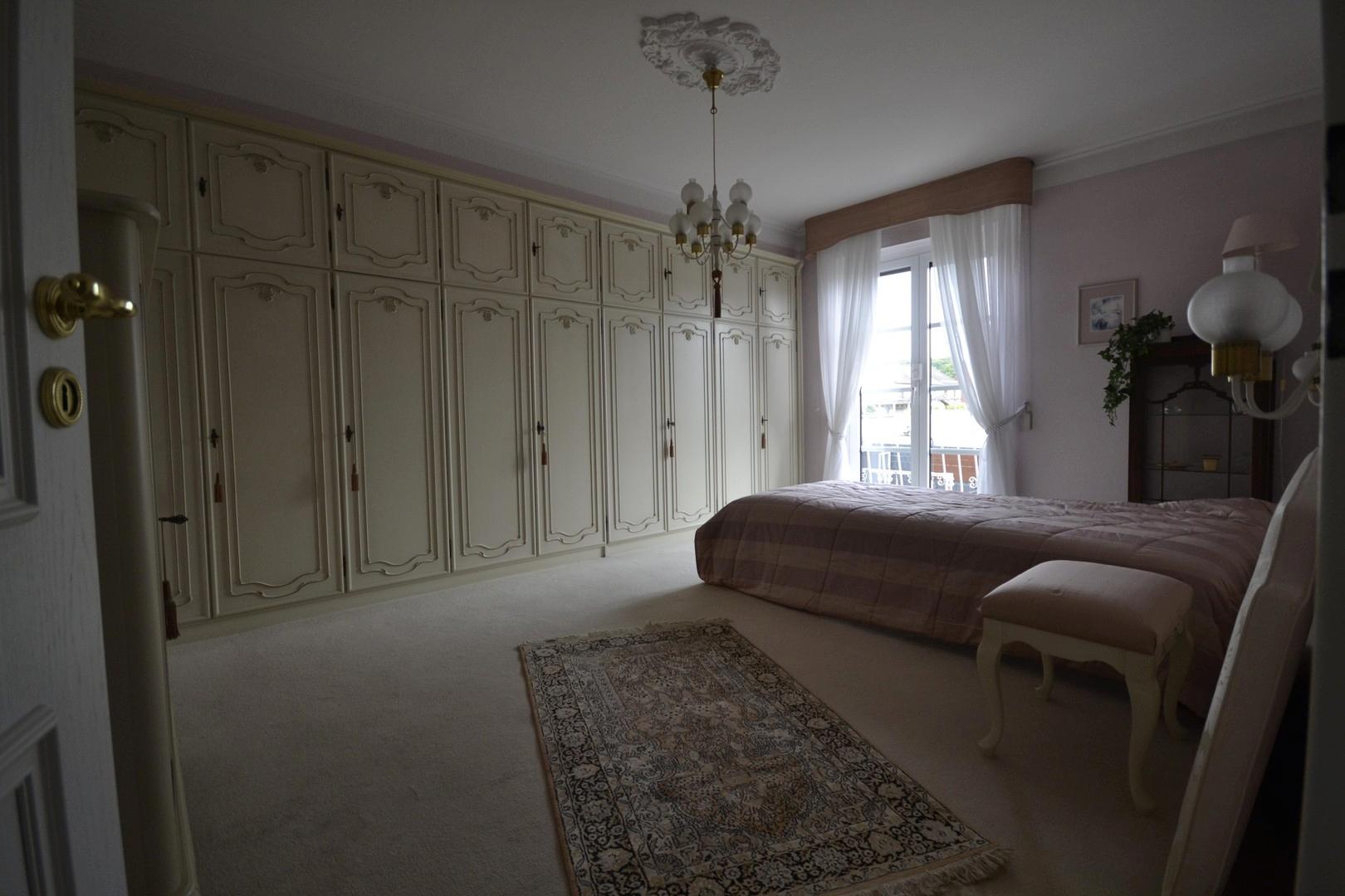 Schlafzimmer mit Einbauschrank