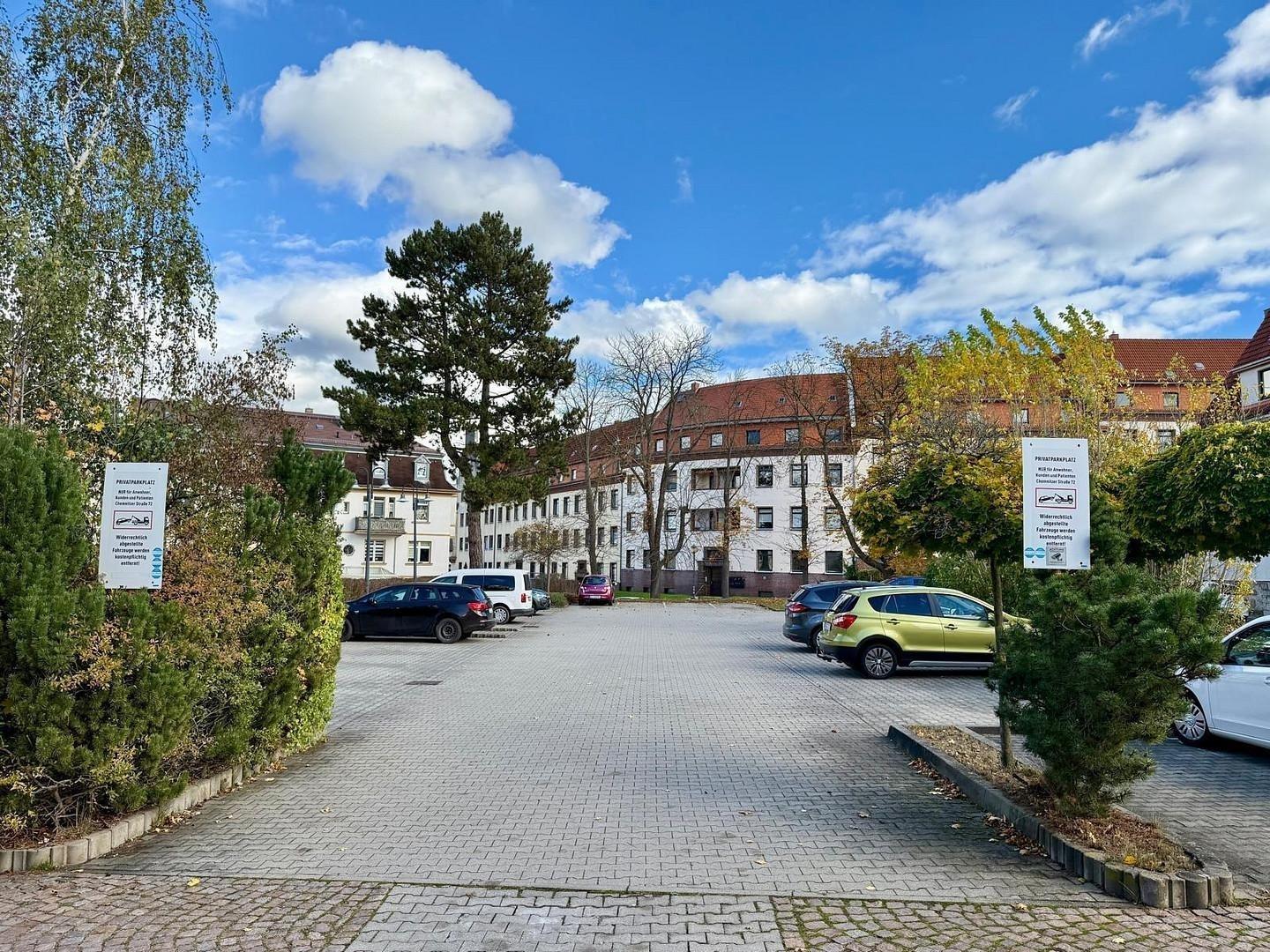 Außenansicht / Stellplätze