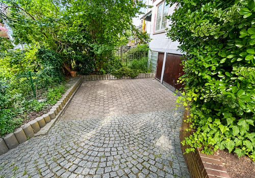 Vorhof zur Garage