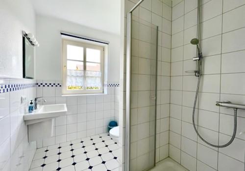 Bad 1 mit Dusche