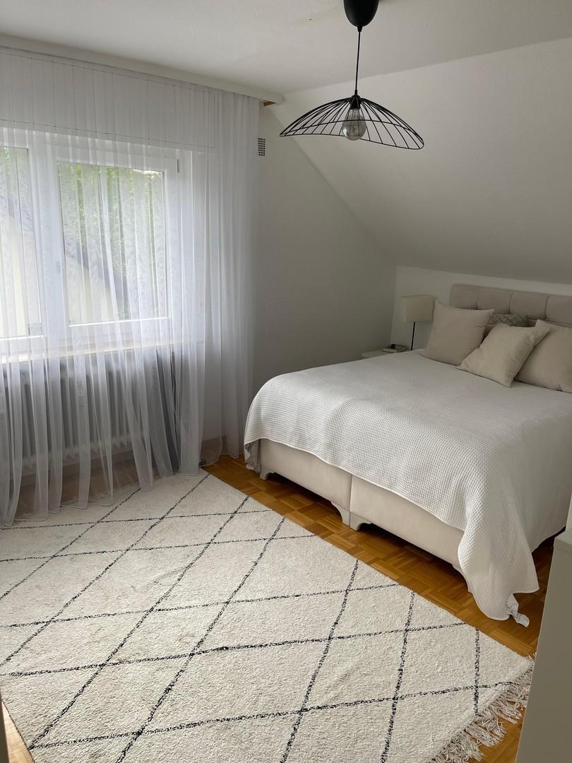 Geräumiges Schlafzimmer